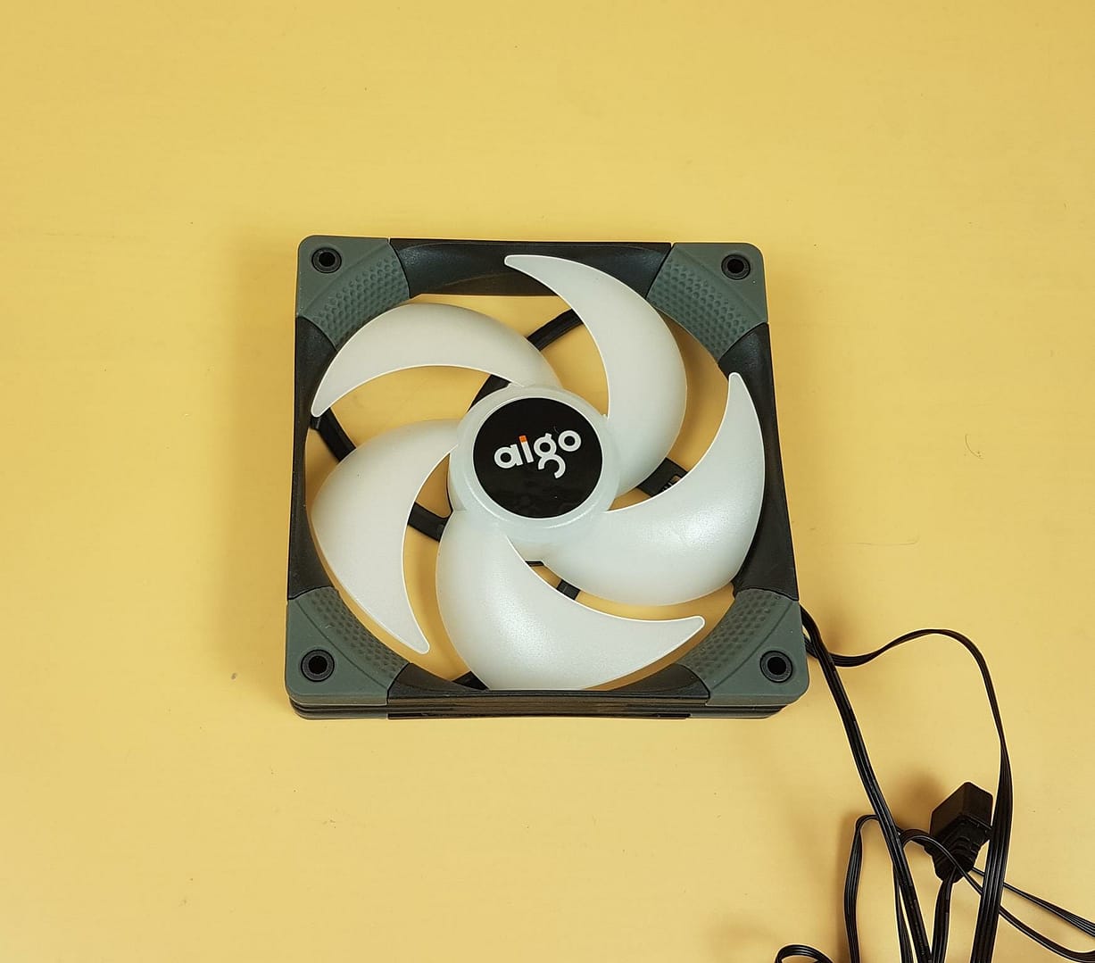 AIGO AT360 Black Fan 1