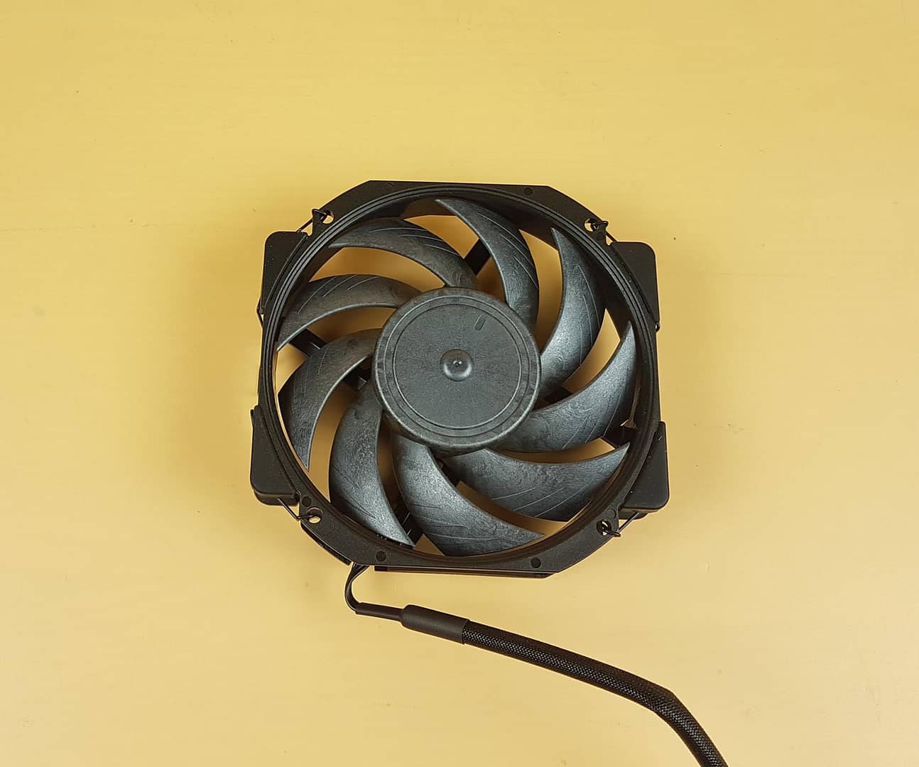 Noctua NH D12L chromax.black Fan 1